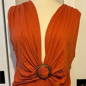 Adorable NWOT Torrid top with twist front design in burnt orange Size 2